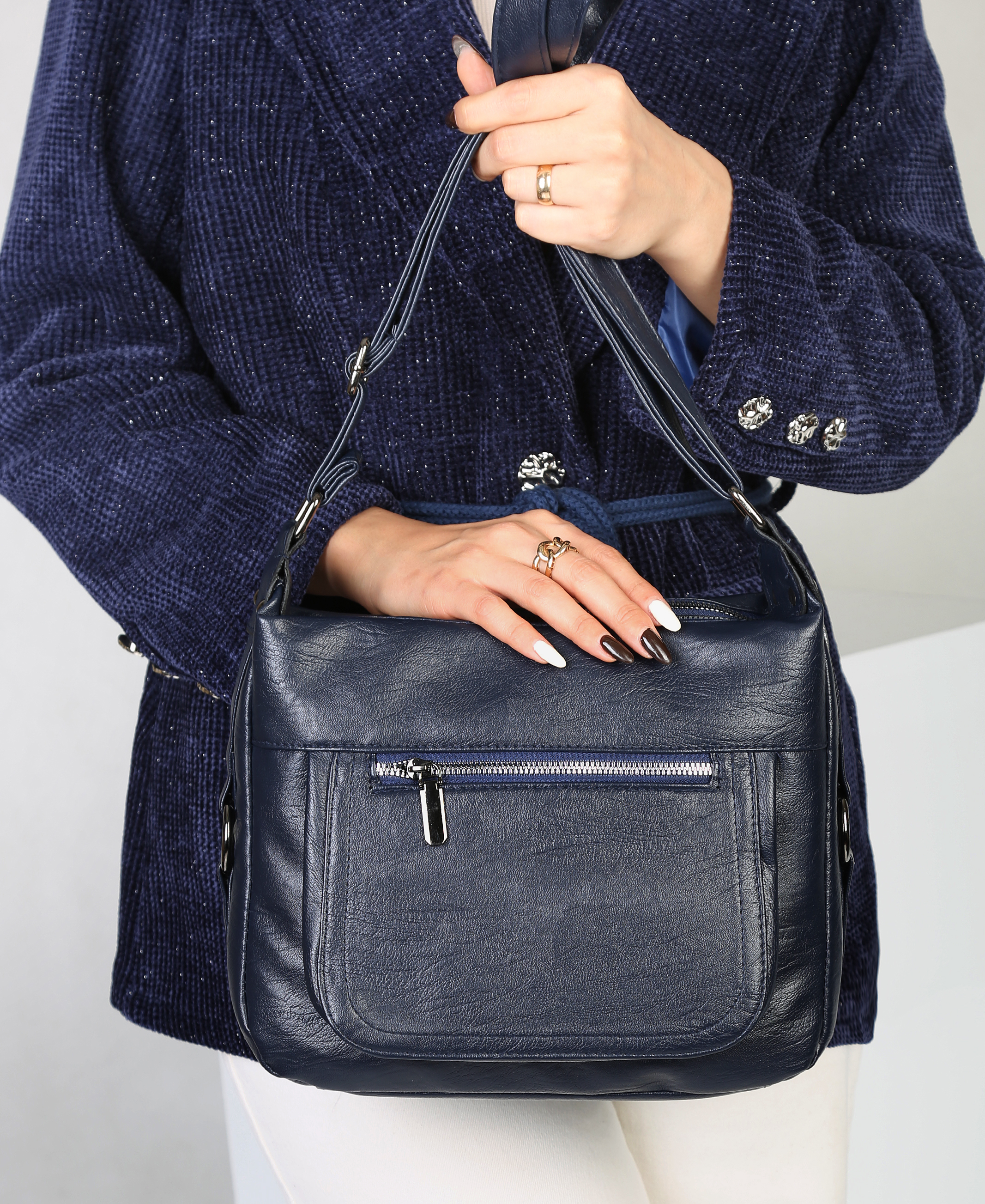 کیف زنانه چرم دوشی جلو زیپ 209 AM کیف زنانه چرم دوشی جلو زیپ 209 AM