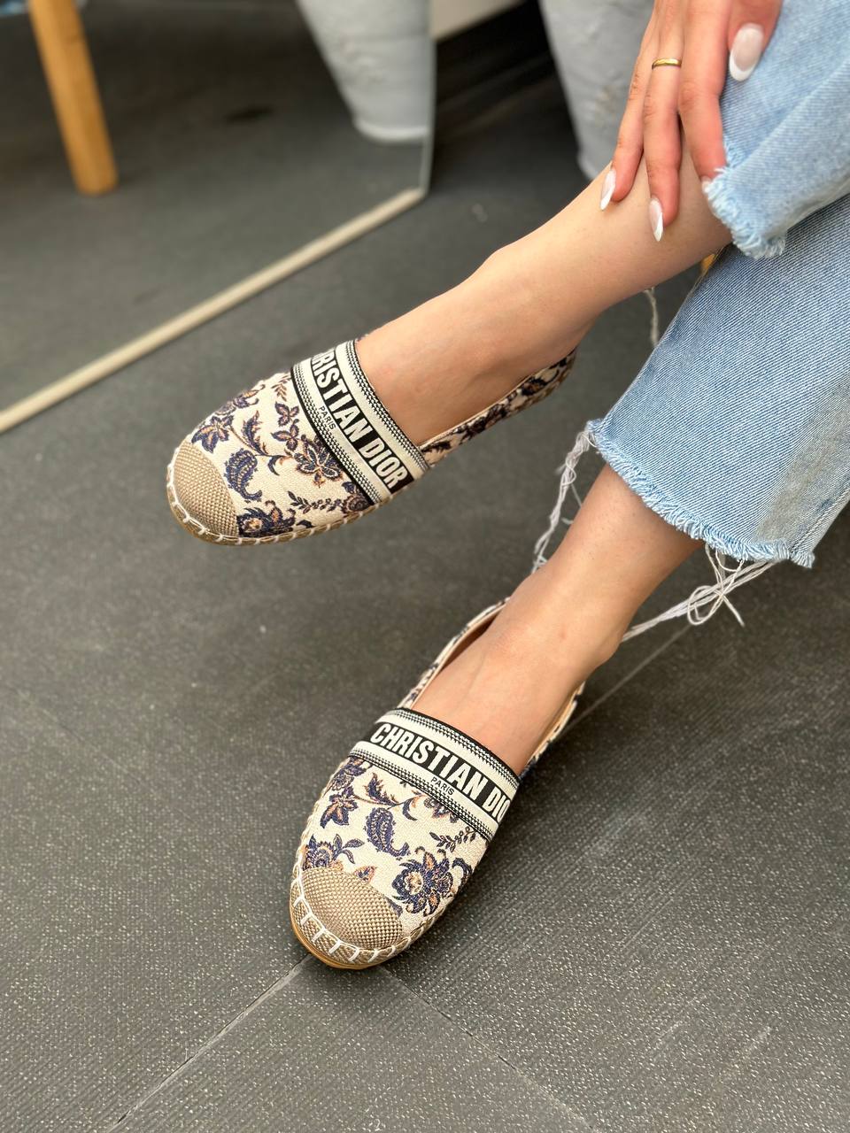 ونس کنفی طرح کریستین H.R B2