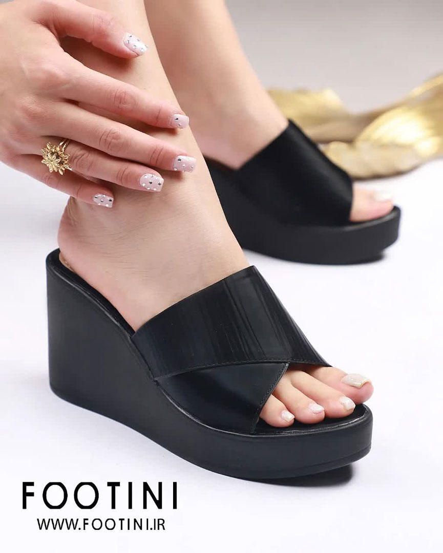 صندل لژدار نسترن مشکی